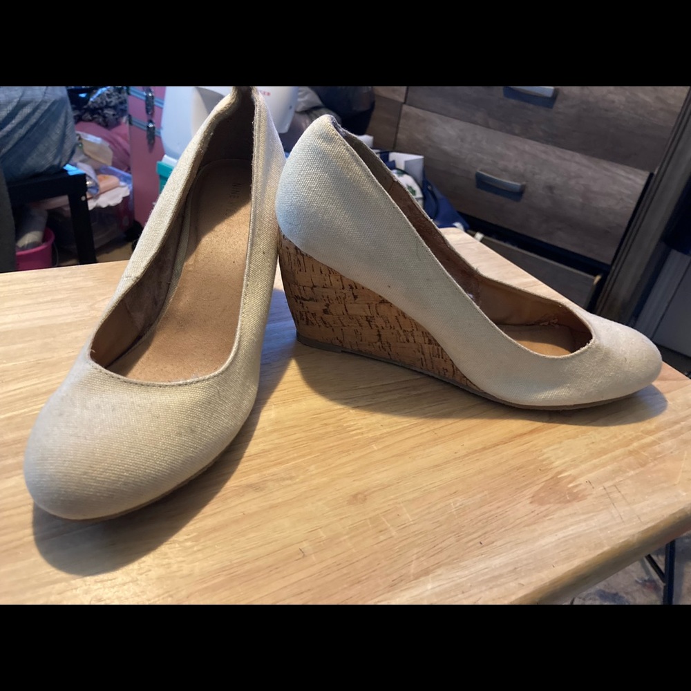 Nine West cream wedges
